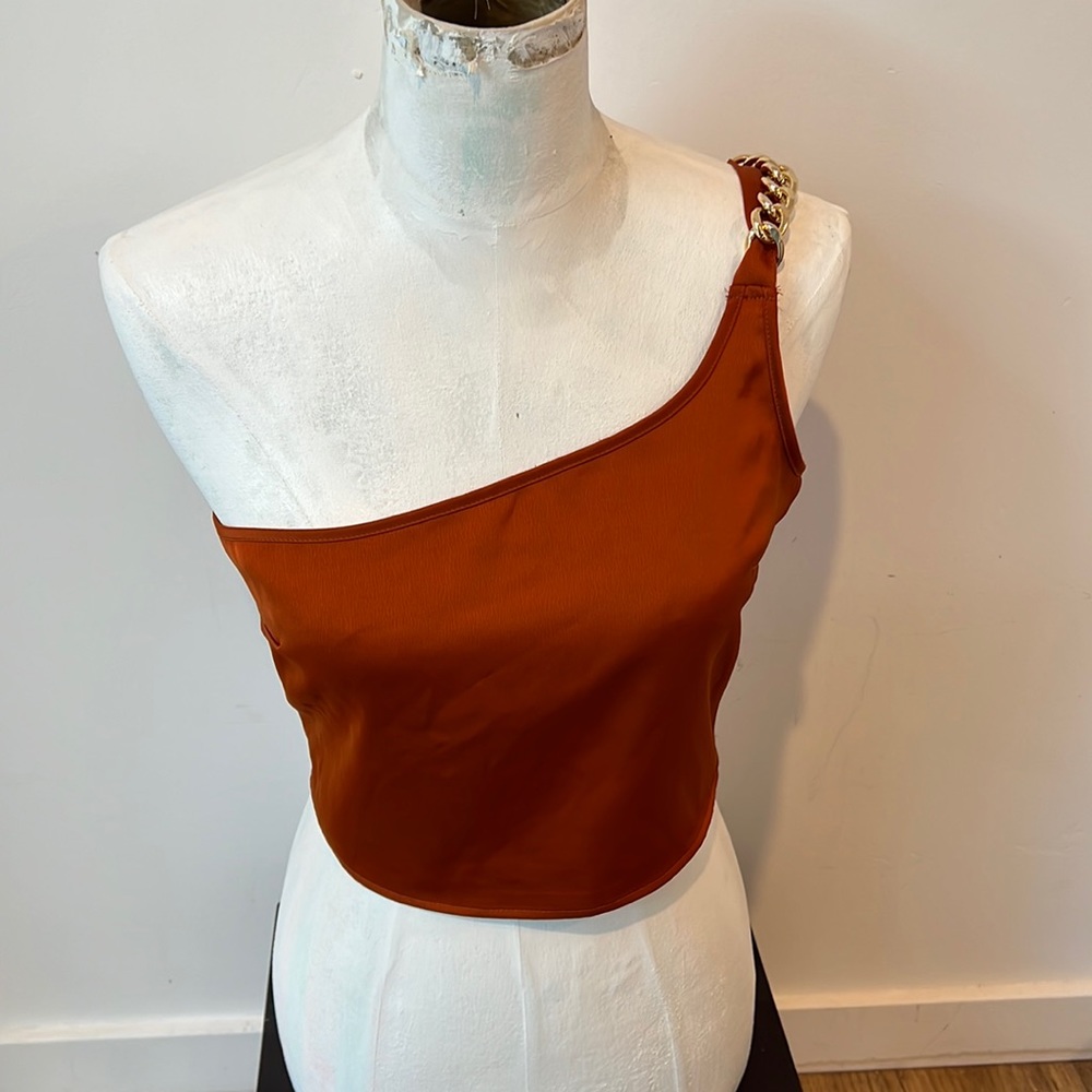 One shoulder crop top
